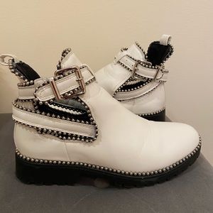 NASTY GAL - WHITE COMBAT BOOTS